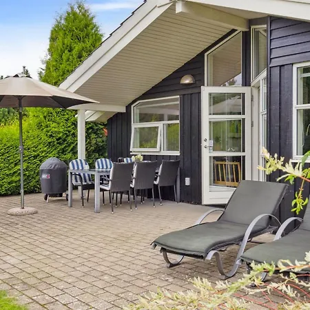 Holiday home Eljena - 700m From The Sea By Interhome *