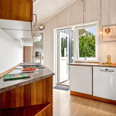 Eljena - 700m From The Sea By Interhome