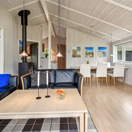Holiday home Eljena - 700m From The Sea By Interhome